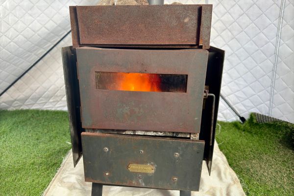 初心者や不安な人は必見！テントサウナ薪ストーブの使い方！                  